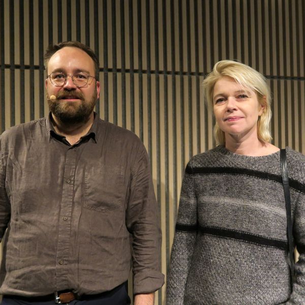 Søren Blak Hjortshøj sammen med eftermiddagens ordstyrer Elisabeth Friss.